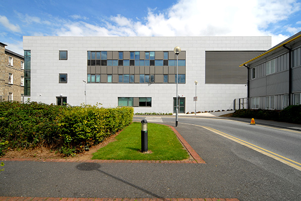 St James’s Hospital exterior view of the Radiation Oncology Building Healthcare Architecture OCMA