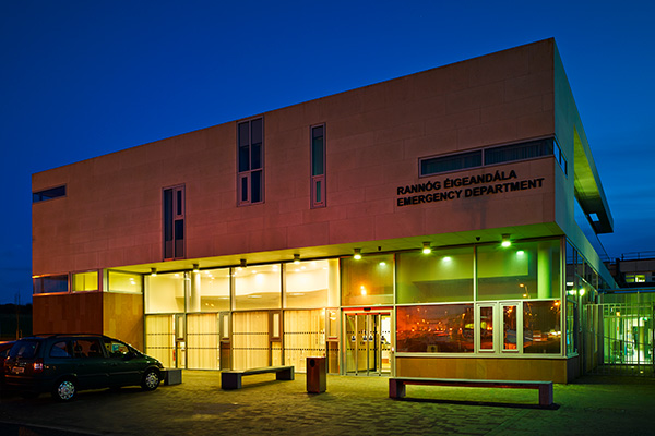 Night view of the exterior of the Hospital Kerry